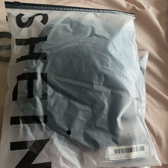 Plus cut out ruched crop tee 3xl - Picture 3 of 6